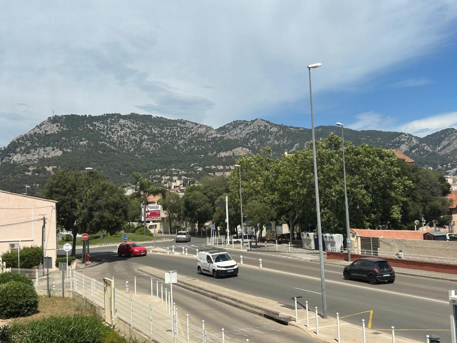 T4 Lumineux Et Spacieux, Parking Et Parc Prive Toulon Exterior photo